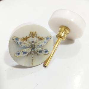 Boutons de porte en résine de luxe White Owl infusant vos intérieurs avec un attrait esthétique unique et une qualité durable - Product Image 2