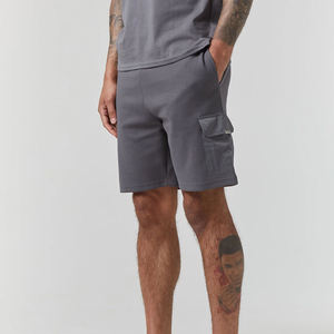Ensemble t-shirt et short gris pour homme, style poche, tissu léger et respirant, tenue de sport décontractée d'été en deux pièces - Product Image 3