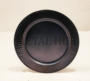 Assiette de présentation décorative ronde en acier inoxydable avec finition métallique foncée et bord texturé - Product Image 1