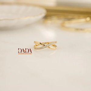 Elegante Anillo de Diamantes Cultivados en Laboratorio con Diseño Cruzado para Mujer, Anillo de Boda Minimalista con Banda Trenzada Infinita y Diamantes Apilables - Product Image 2