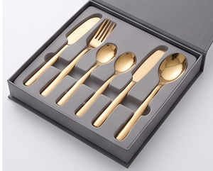 Ensemble de couverts modernes plaqués or avec finition miroir haute brillance, compatibles lave-vaisselle, pour utilisation sur table de mariage - Product Image 6