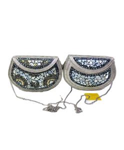 Bolso de mano con cierre de solapa metálica hecho a mano con correa de cadena, bolso informal de moda duradero, artesanía india tradicional para mujer - Product Image 1