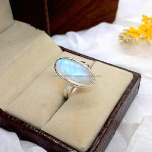 Bague en argent sterling 925 Bague en pierre précieuse poire, bague de mariage, bague arc-en-ciel blanc, bague d'anniversaire, cadeau délicat pour elle - Product Image 3