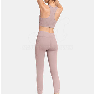 Ensemble de yoga pour femmes, design tendance et moderne, fabriqué avec un tissu respirant et un design élégant pour l'entraînement. - Product Image 2