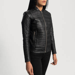 Veste moto classique en cuir noir pour femme, coupe ajustée, en similicuir, idéale pour les motardes - Product Image 2