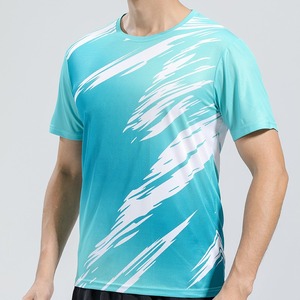 เสื้อกีฬาฟิตเนสแบบซับลิเมชั่น น้ำหนักเบา เหมาะสำหรับกิจกรรมกลางแจ้ง ผลิตจากโพลีเอสเตอร์ 100% เสื้อยืดออกกำลังกายสำหรับผู้ชาย - Product Image 3