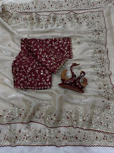 Sari traditionnel Reglance Pure pour femme, élégance satinée et broderie ajourée, avec pallu en C et blouse contrastante à sequins brillants, pour mariage - Product Image 5