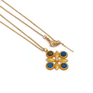 Collier chaîne à enfilage El Joyero Vintage pour femme, plaqué or 18 carats, avec pendentif cabochon en turquoise Mohave et motif trèfle - Product Image 2