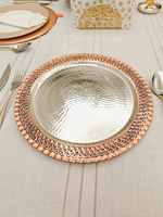 Assiette de présentation élégante en cuivre martelé pour tables de mariage, décoration rustique pour événements