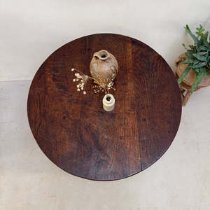 Table d'appoint ronde en bois rustique, marron foncé, style vintage, sur piétement trépied, pour salon ou chambre à coucher - Product Image 3