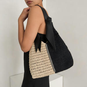 Bolso de hombro tejido con hilo natural, diseño bicolor y elegante lazo, perfecto para un look veraniego con estilo. - Product Image 2