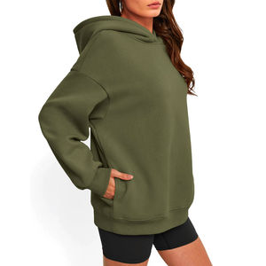 Survêtements personnalisés pour femmes, grammage lourd 500 GSM 350 GSM, en molleton polyester/coton, avec broderie, comprenant un sweat à capuche oversize et un short - Product Image 6