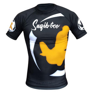 Camisetas de natación y rash guard unisex de manga corta, holgadas, recicladas, de color naranja personalizado para hombre. - Product Image 1