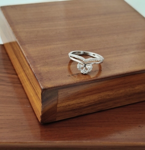 Namivaa <b>Cocktail</b> <b>Ring</b> Women V Shape Cluster Elegant Minimalist Polished Finish Wedding - Product Image 3
