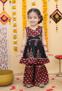 Conjunto de Kurti y Sharara sin mangas de algodón Titrit con estampado abstracto - Negro - Product Image 3