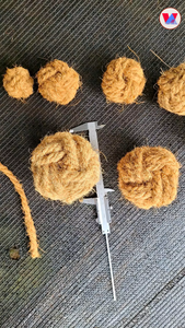 Disponible en gros : Boule à mâcher en fibre de coco du Vietnam, jouet non toxique en coque de noix de coco pour lapins, hamsters et petits animaux - Product Image 6