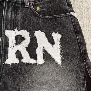 Pantalones Cortos de Mezclilla Negros Desgastados de Hombre, Estilo Streetwear, Holgados, con Logotipo Bordado y Aplicaciones Estampadas de Spandex/Algodón, con Dobladillo sin Rematar - Product Image 4