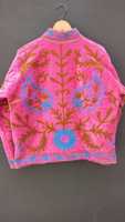 Parfait pour l'hiver et les saisons festives, manteau en velours rose papillon de qualité supérieure, style bohème, floral, cachemire, fait main, veste pour femme Suzani.