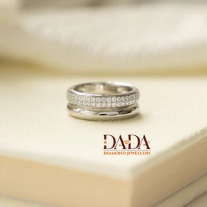 Bague large tendance en diamant de laboratoire pour femme, bijoux de créateur contemporains pour le quotidien - Product Image 5