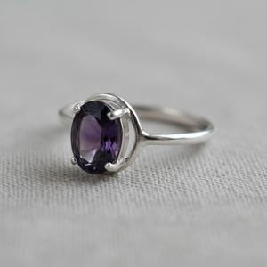 Bague de fiançailles artisanale en argent sterling 925 avec améthyste taille ovale, bijou minimaliste pierre de naissance de février pour mariage et soirée - Product Image 2