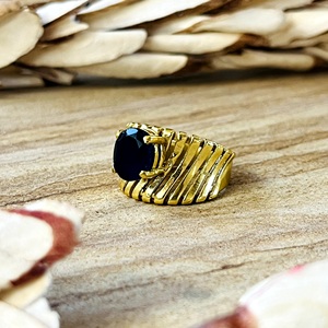 Bagues en laiton au design unique, bande épaisse en onyx, bijoux minimalistes en laiton pour femmes, plaqué or 18 carats, géométrique côtelé, vente en gros/OEM/ODM - Product Image 3