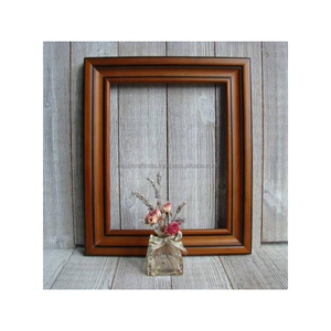 Cadre de bureau AcaciaPrime Luxe | Cadre photo en bois d'acacia de qualité supérieure avec grain riche pour des célébrations intemporelles et un décor classique - Product Image 3