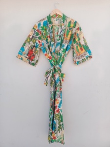 Kimono de algodón con estampado de selva en blanco | Bata de algodón hecha a mano |   Ropa de estar por casa de algodón estampada - Product Image 1