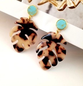 Boucles d'oreilles pendantes en résine époxy style bohème pour femme, bijoux fantaisie pour soirée, événement festif, en acrylique et lucite - Product Image 6