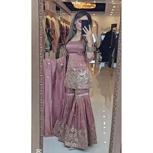 Ensemble de costumes de soirée pour femmes avec haut-Plazzo et Dupatta Heavy Embroidery Work - Product Image 1