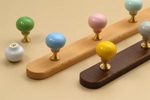 Crochets muraux colorés au design bouton, organisateur fonctionnel parfait pour la chambre à coucher, pour organiser sacs, sacs à main et sacs à dos pour un accès facile - Product Image 4