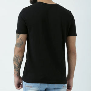 Camiseta Negra de Manga Corta para Hombre con Estampado de León, Cuello Redondo, Estilo Casual, Corte Regular, Tela de Jersey de Algodón - Product Image 2