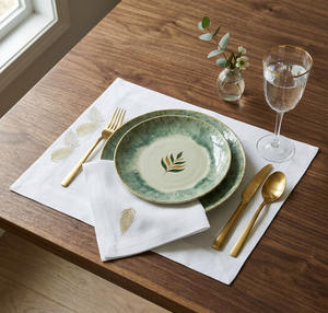 Juego de Manteles Individuales y Servilletas de Lino Blanco Lavables con Bordado Floral Tradicional de Helecho Dorado y Plateado, Personalizado al por Mayor para el Hogar - Product Image 3