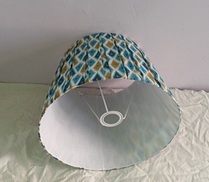 Production de grande capacité, produisant des abat-jour doux de qualité supérieure avec des dimensions, des tissus, des couleurs et des designs personnalisés, avec douille E27. - Product Image 1