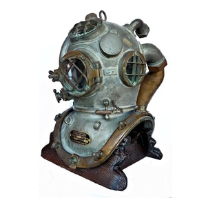 Casco de Buceo de Hierro, Adorno de Patrimonio Costero para Decoración de Inspiración Marina, Arreglos Náuticos y Temática Oceánica - Product Image 1