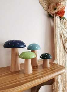 Centre de table de Noël en forme de champignon en bois, fait main, écologique, de haute qualité, décoration de table, accent cottagecore pour la maison, forme personnalisée - Product Image 2