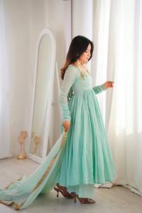Vestido de diseñador con encaje y georgette sintético, con parte inferior de crepé y dupatta con estampado de cuadros Kota, completamente cosido, listo para usar. - Product Image 2