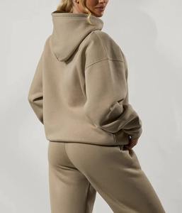 Conjunto de chándal de invierno personalizado para mujer, 2 piezas, antibacteriano, de peso medio, informal, con sudadera con capucha y pantalones de chándal de pierna ancha, top con media cremallera - Product Image 4