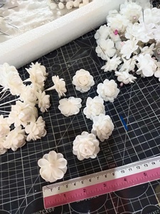 Flor de jazmín doble realista hecha a mano con arcilla |   Decoración Floral de Lujo para el Hogar - Product Image 1