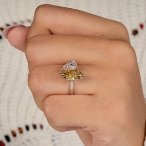 Anillo Toi Et Moi de Plata de Ley 925 Original con Moissanita Amarilla de Corte Marquesa y Pera, Joyería para Bodas y Fiestas - Product Image 4