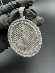 Pendentif Médaillon Initial J en Argent Sterling 925 avec Moissanite, Lettre Personnalisée, Diamants Baguette Sertis, Style Hip Hop - Product Image 4
