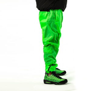 Pantalon de jogging pour homme vert fluo, taille élastique, séchage rapide, style urbain, poches latérales, tricoté mi-lourd, idéal pour le printemps - Product Image 2