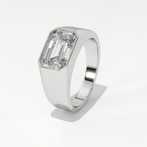Bague Aarinya Aurelia pour homme, solitaire exécutif en or 14 carats avec diamant de laboratoire certifié IGI, taille émeraude moderne et épurée, style est-ouest - Product Image 5
