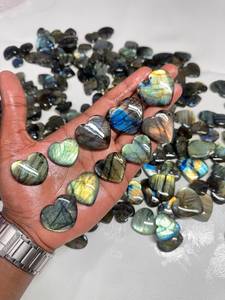 Cabujón de Labradorita en Forma de Corazón con Cambio de Color, Piedra Suelta con Reverso Plano para Joyería - Product Image 1