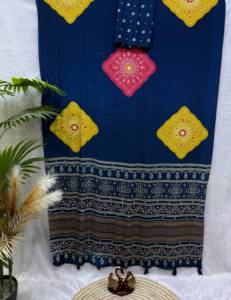 Sari Tradicional Shreeji Fashion con Diseño Bandhani Morado, Butti Amarillo Verde y Borde Bordado en Satén Crepé - Product Image 6