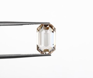 Pendentif et Bague de Mariage en Diamant de Laboratoire Couleur Champagne Taille Émeraude 2,13 CT Certifié IGI OM GEMS - Meilleures Ventes - Product Image 2