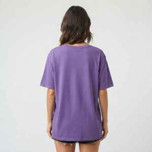 T-shirt décontracté pour femme, violet, col en V, manches courtes, coupe ample, 100 % coton, jersey imprimé avec logo - Product Image 2