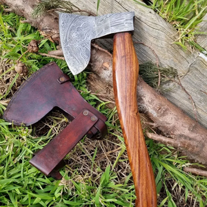 Hache de camping artisanale haut de gamme en acier Damas, manche en bois naturel, étui en cuir – Fournisseur d'outils de camping - Product Image 1