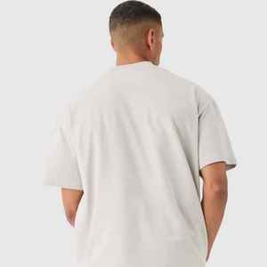 Conjunto de Camiseta y Pantalones Cortos para Hombre, Color Marfil, Estilo Profesional, Ropa Casual de Calle, Conjunto de Camiseta OEM ODM Sialkot Pakistán Venta al por Mayor - Product Image 3