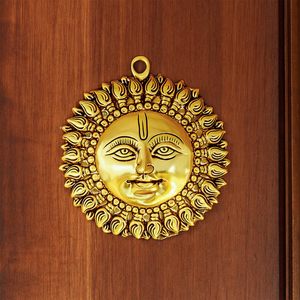 Décoration murale en laiton pur pour le Vastu et la positivité |   Visage d'Idole Surya Dev |   Décoration solaire en laiton pour porte d'entrée, hall et maison - Product Image 4