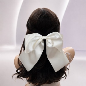 Pince à cheveux élégante en satin avec grand nœud 28*28cm et longues queues, accessoire de fête de haute qualité du Vietnam - Product Image 6